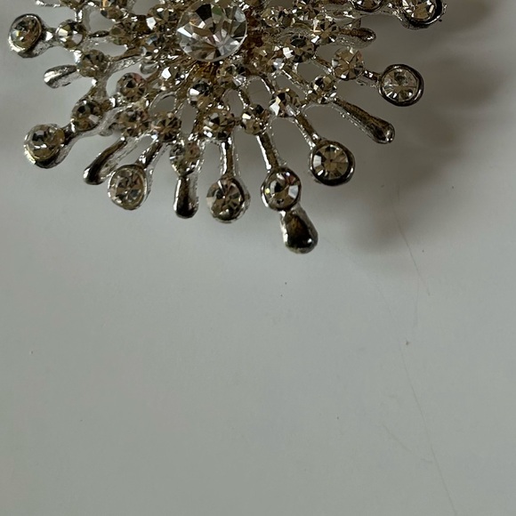 VINTAGE🗝️Silvertone Rhinestone Star Snowflake Brooch/Pin - Picture 7 of 7